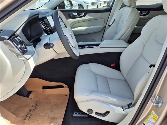2025 Volvo XC60 B5 Plus Dark Theme