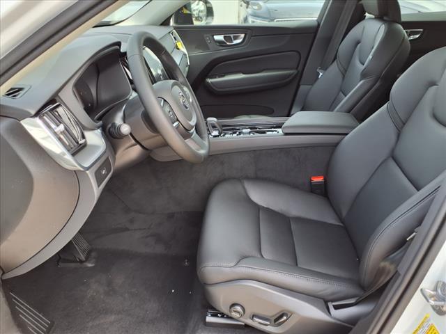 2025 Volvo XC60 B5 Core Dark Theme