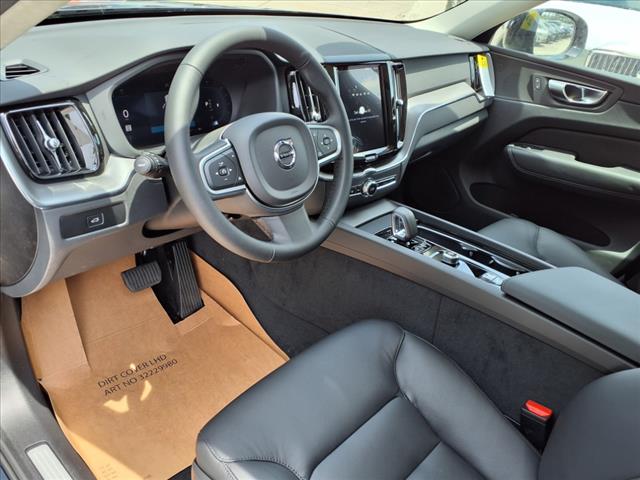 2025 Volvo XC60 B5 Core Dark Theme