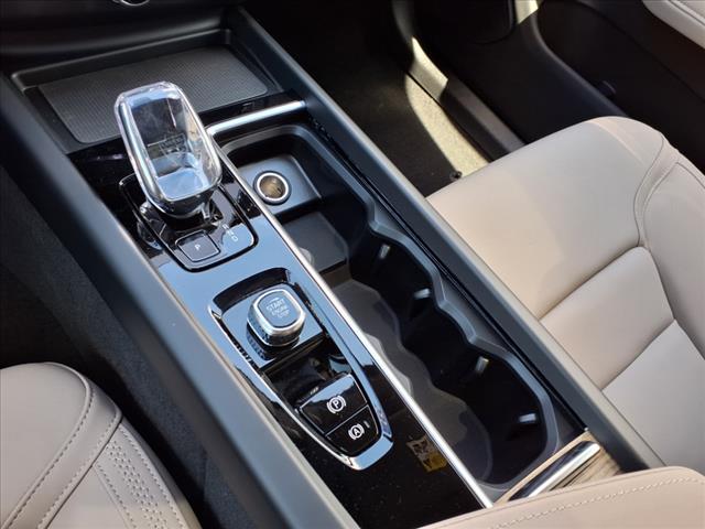 2026 Volvo XC60 B5 Core Dark Theme