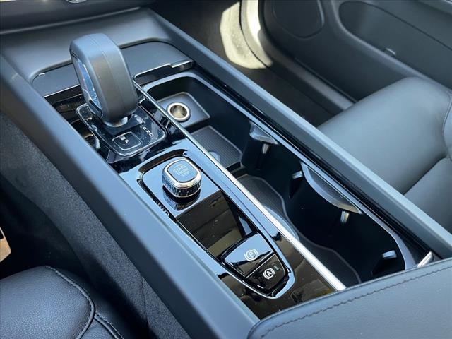 2025 Volvo XC60 B5 Core Dark Theme