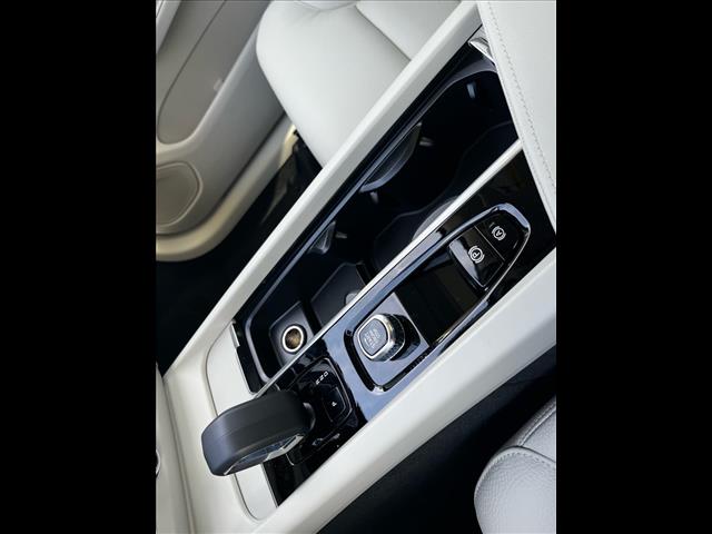 2025 Volvo XC60 B5 Core Dark Theme