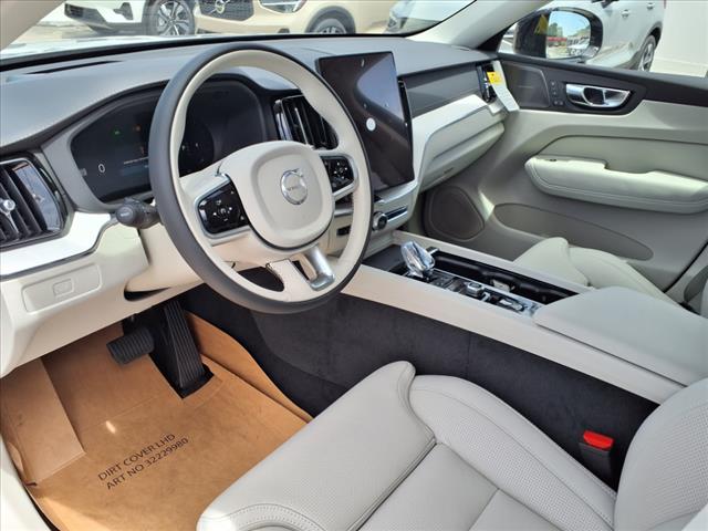 2026 Volvo XC60 B5 Ultra Dark Theme