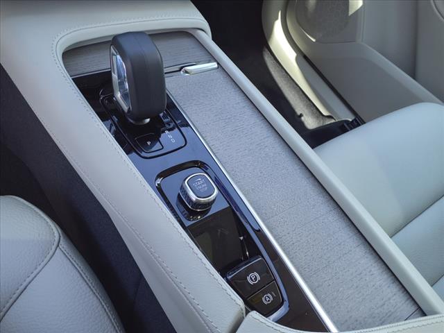 2025 Volvo XC90 B6 Plus Bright Theme 7P