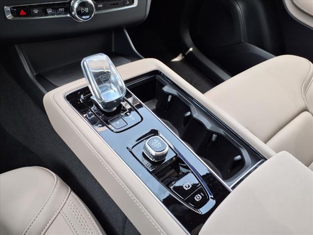 2025 Volvo XC90 T8 Plus Bright Theme 6P