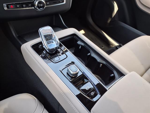 2025 Volvo XC90 T8 Plus Bright Theme 7P