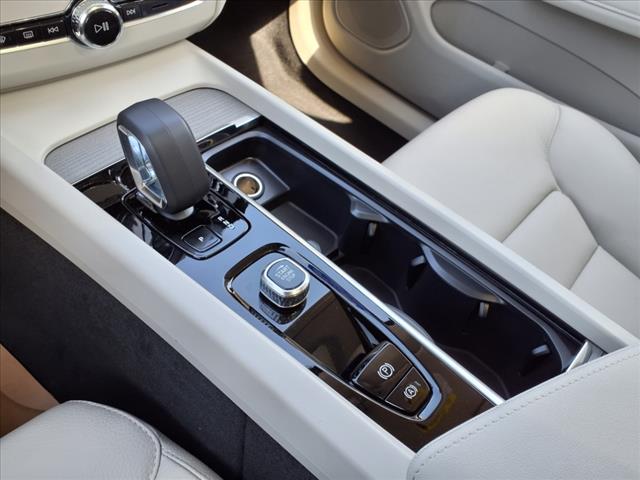 2025 Volvo XC60 T8 Plus Dark Theme
