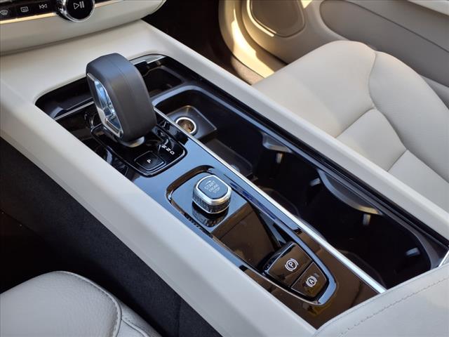 2025 Volvo XC60 T8 Plus Dark Theme