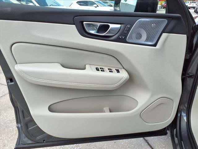2026 Volvo XC60 T8 Ultra Dark Theme