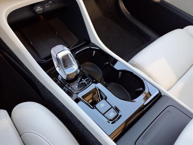 2026 Volvo XC40 B4 Plus Bright Theme