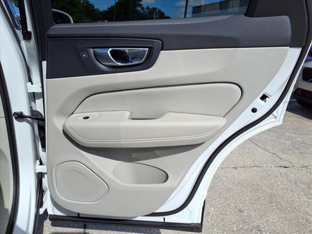 2023 Volvo XC60 B5 Ultimate Bright Theme