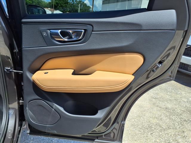 2023 Volvo XC60 B5 Ultimate Bright Theme
