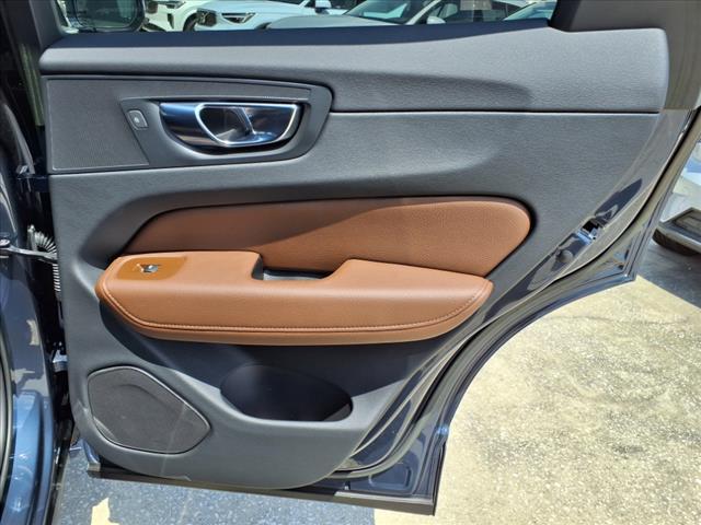 2022 Volvo XC60 B5 Momentum