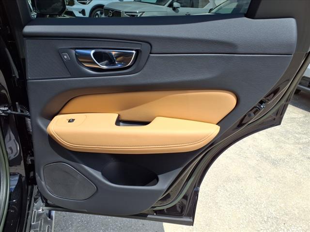 2023 Volvo XC60 B5 Ultimate Dark Theme