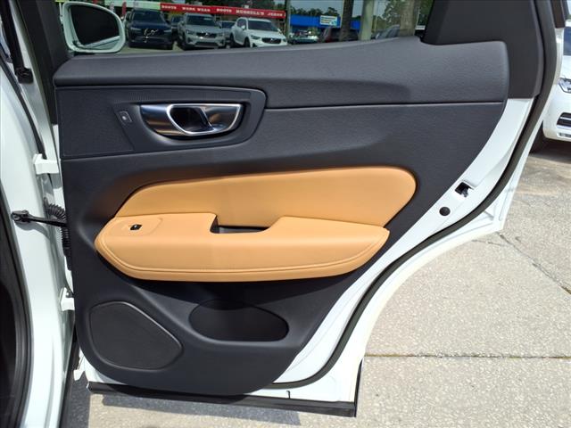 2023 Volvo XC60 B5 Ultimate Bright Theme