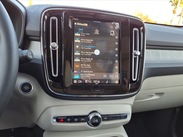 2025 Volvo XC40 B5 Plus Bright Theme