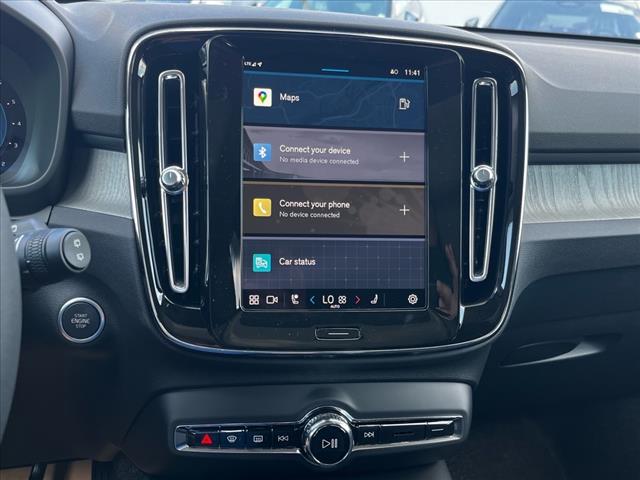 2025 Volvo XC40 B5 Plus Bright Theme