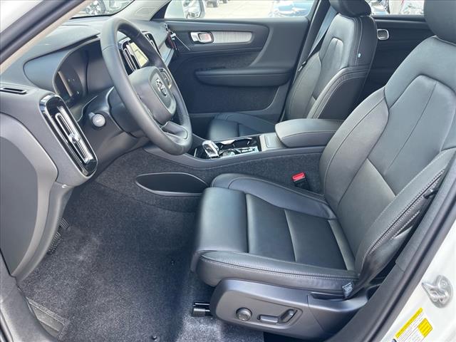 2025 Volvo XC40 B5 Plus Bright Theme