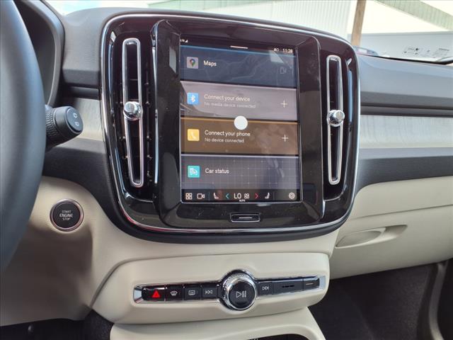 2025 Volvo XC40 B5 Ultra Bright Theme