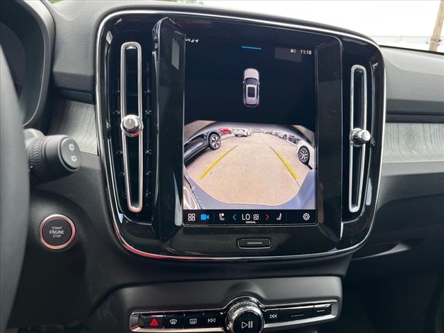 2025 Volvo XC40 B5 Core Bright Theme