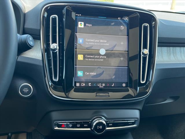 2025 Volvo XC40 B5 Core Bright Theme
