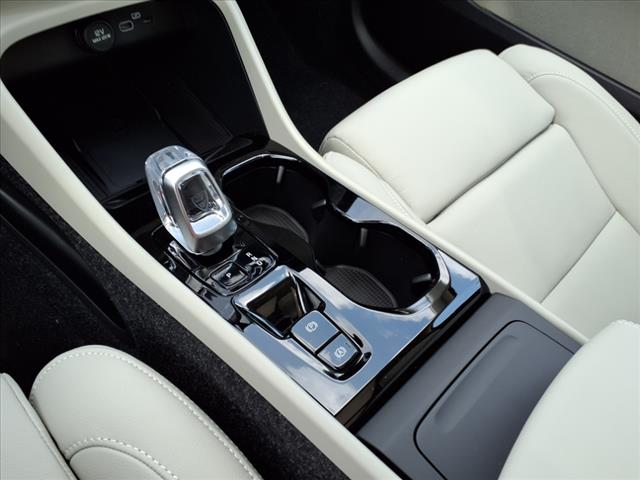 2025 Volvo XC40 B5 Ultra Dark Theme