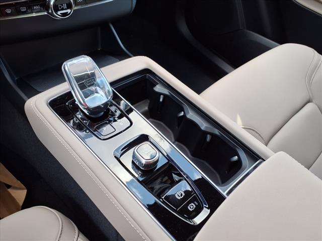 2025 Volvo XC90 B5 Core Bright Theme