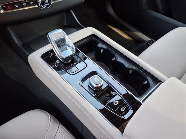 2025 Volvo XC90 B5 Core Bright Theme