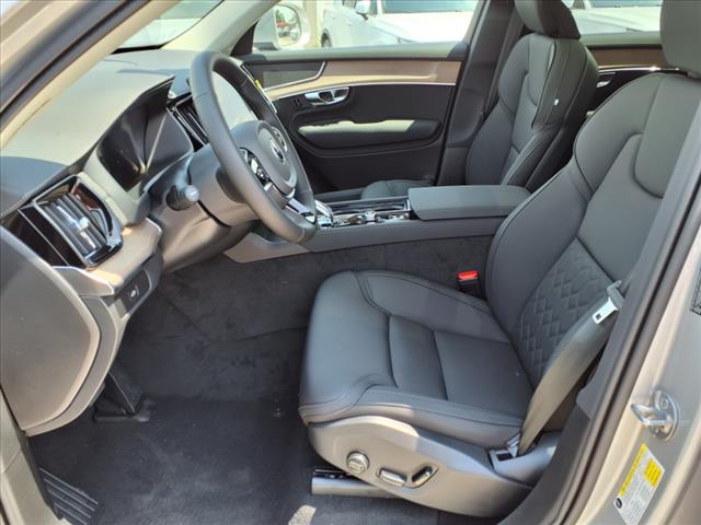2025 Volvo XC90 B5 Core Bright Theme