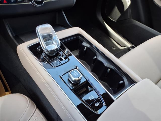 2026 Volvo XC90 B5 Core Bright Theme