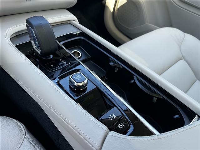 2025 Volvo XC90 B5 Core Bright Theme