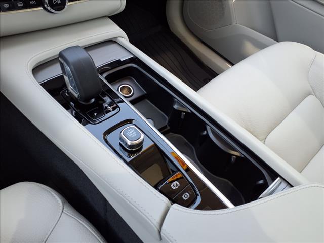 2025 Volvo XC90 B5 Core Bright Theme