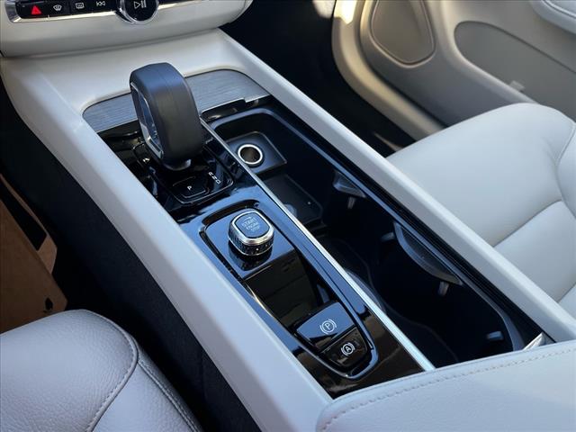 2025 Volvo XC60 B5 Plus Dark Theme