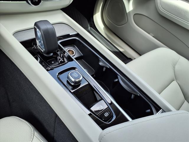 2025 Volvo XC60 B5 Plus Dark Theme