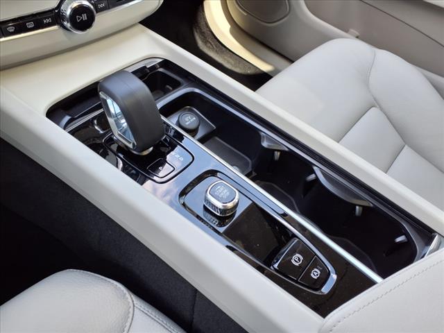 2025 Volvo XC60 B5 Plus Dark Theme