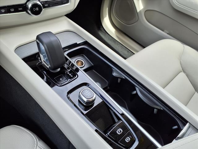2025 Volvo XC60 B5 Plus Dark Theme