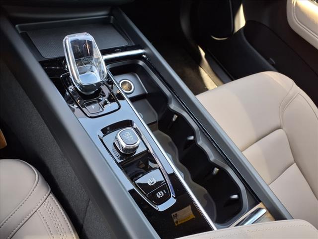 2026 Volvo XC60 B5 Plus Dark Theme