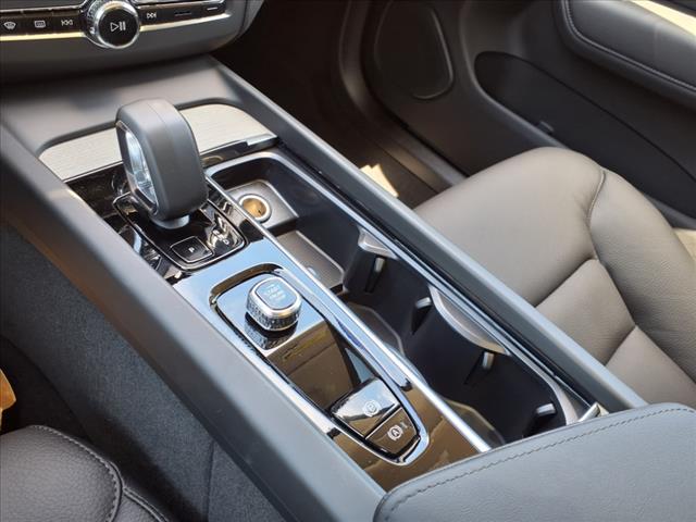 2025 Volvo XC60 B5 Plus Dark Theme