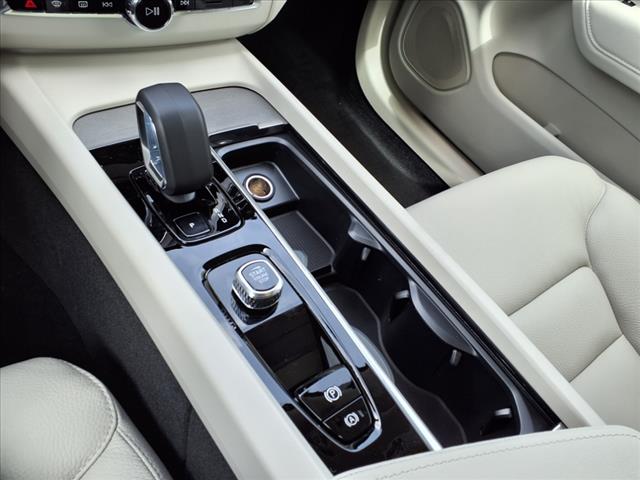 2025 Volvo XC60 B5 Plus Dark Theme
