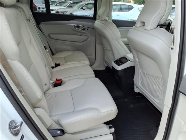 2022 Volvo XC90 T5 Momentum