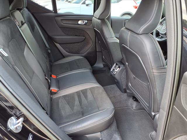 2022 Volvo XC40 T4 R-Design