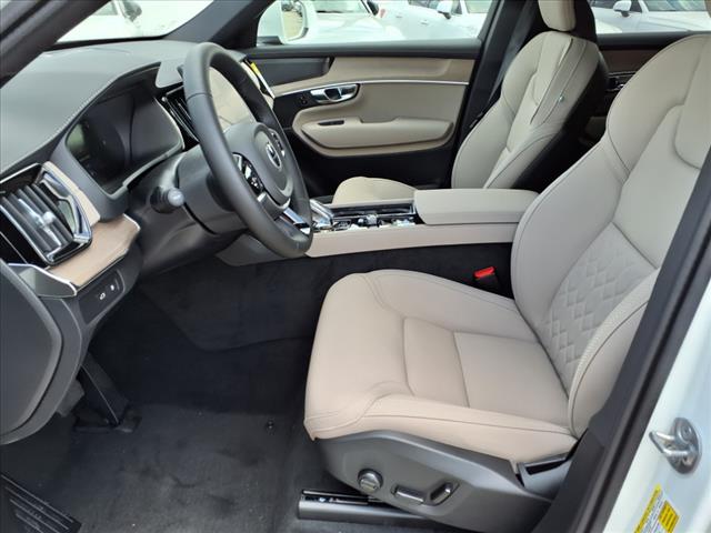 2025 Volvo XC90 T8 Plus Bright Theme 7P