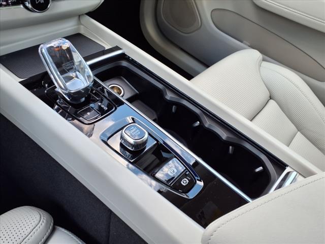 2026 Volvo XC60 T8 Ultra Dark Theme