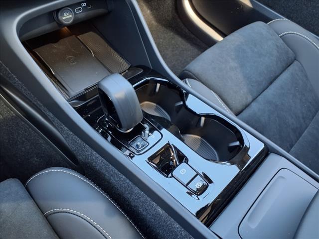 2026 Volvo XC40 B4 Plus Bright Theme