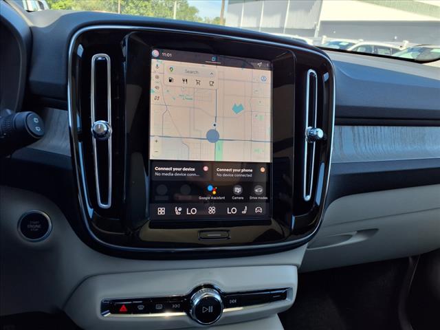 2026 Volvo XC40 B4 Plus Bright Theme