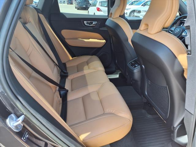 2023 Volvo XC60 B5 Ultimate Bright Theme