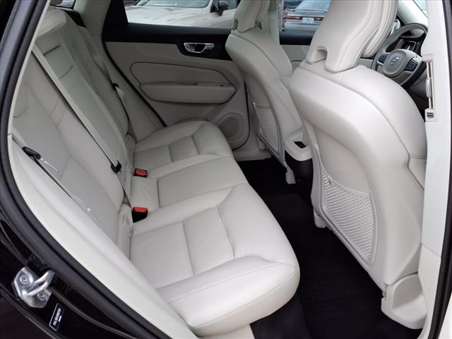 2022 Volvo XC60 B5 Momentum