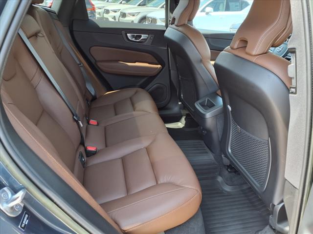 2022 Volvo XC60 B5 Momentum