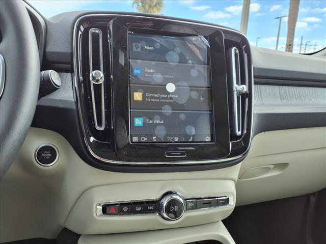 2025 Volvo XC40 B5 Plus Dark Theme