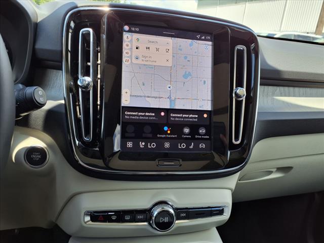2026 Volvo XC40 B5 Plus Dark Theme